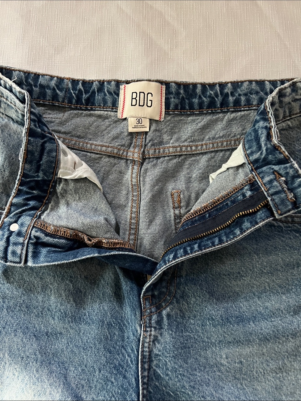 BDG Wide-Leg Denim Bermuda Shorts in Blue Wash - Picture 2 of 8